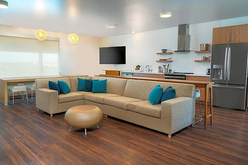 Element Sacramento Airport