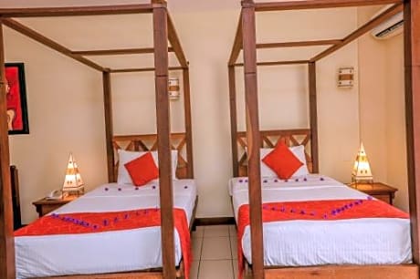 Standard Twin Room with Garden View