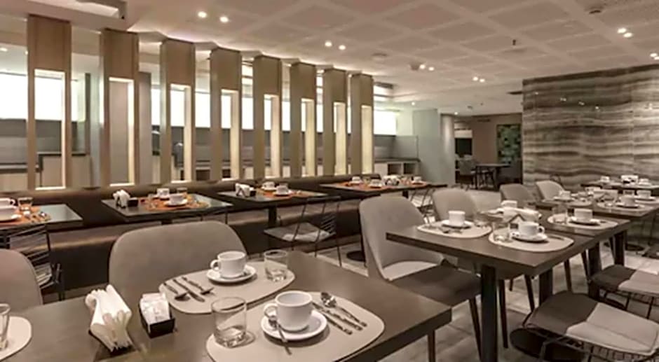 Huinid Obelisco Hotel