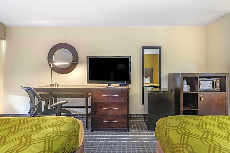 Econo Lodge Brunswick Travel Center