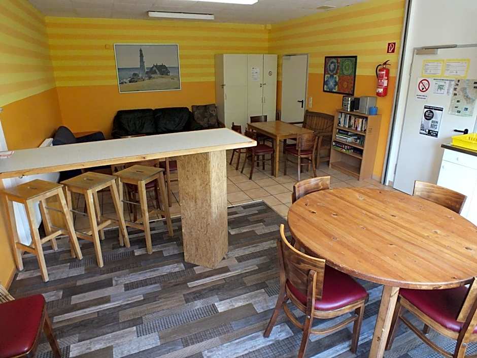 Max Hostel