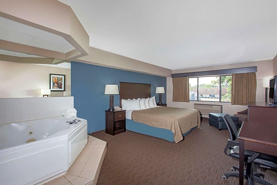 AmericInn by Wyndham North Branch