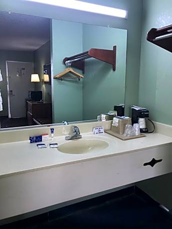 1 Queen Bed Non-Smoking