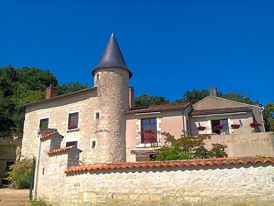 Manoir Le Cristal - Futuroscope a petit prix, chambres de 1 a 6 personnes