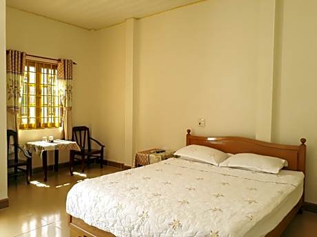 Deluxe Double Room (2 Adults + 1 Child)