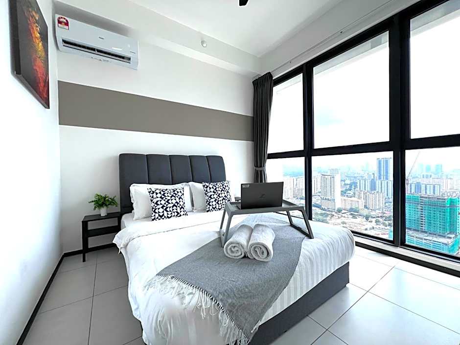 Georgetown Urban Family & Baby-Friendly Home with Skypool Seaview