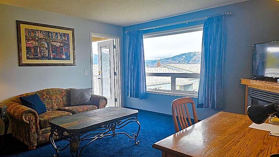 Misty Mountain Inn & Suites