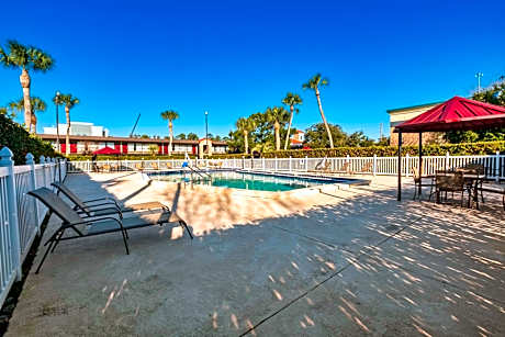Red Roof PLUS+ St. Augustine