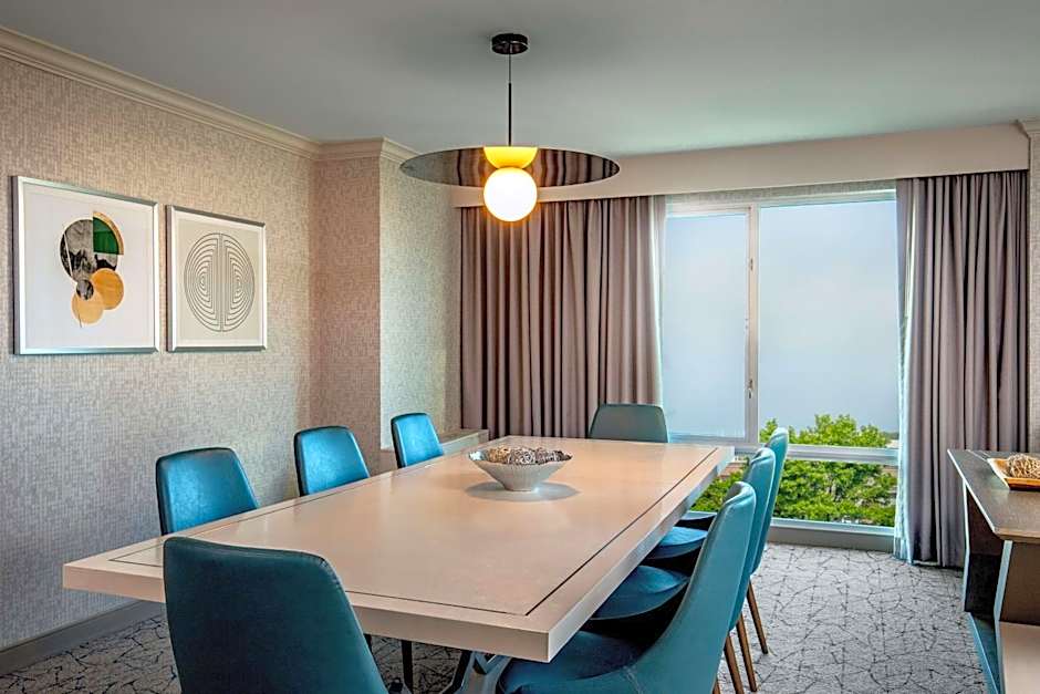 DoubleTree by Hilton Chicago - North Shore Conference Center