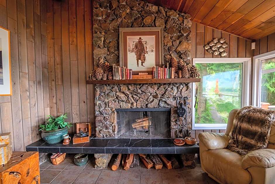The Fraser River's Edge B&B Lodge