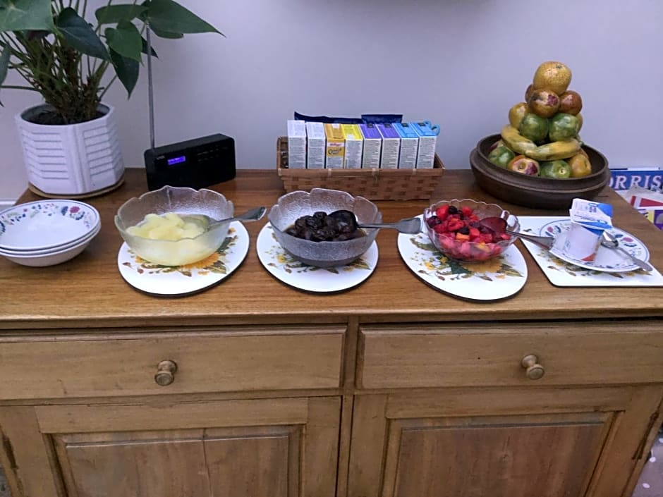 Albertine ,A warm welcome awaits you ,Offering room only or bed and breakfast ,Ideal location for Solent Way ,High Street ,Isle of Wight ,New Forest