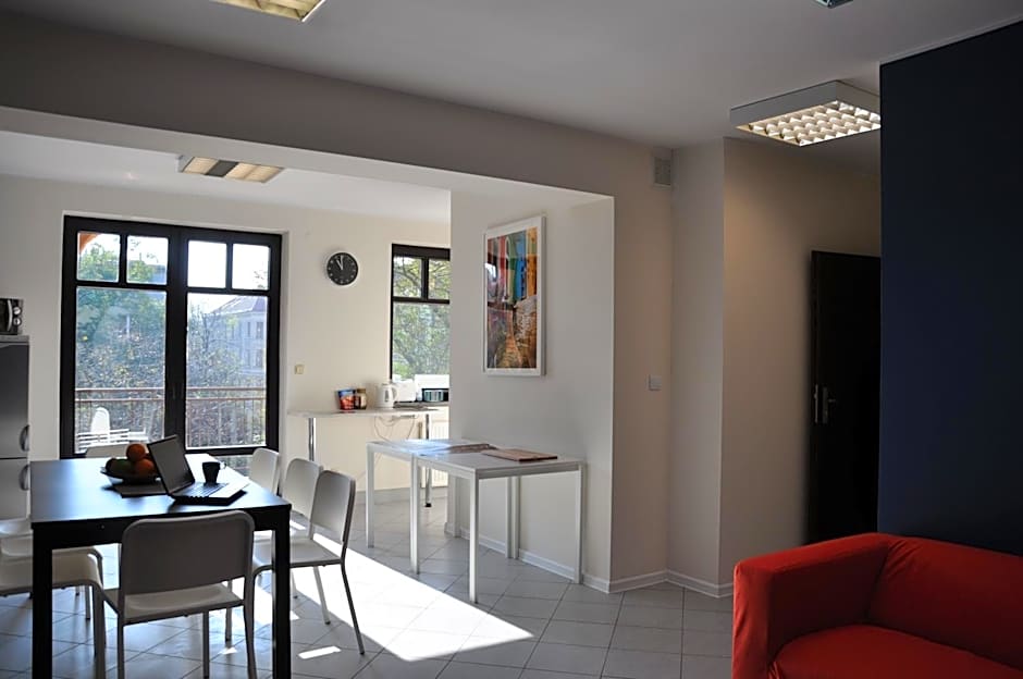 Hello Hostel & Apartments