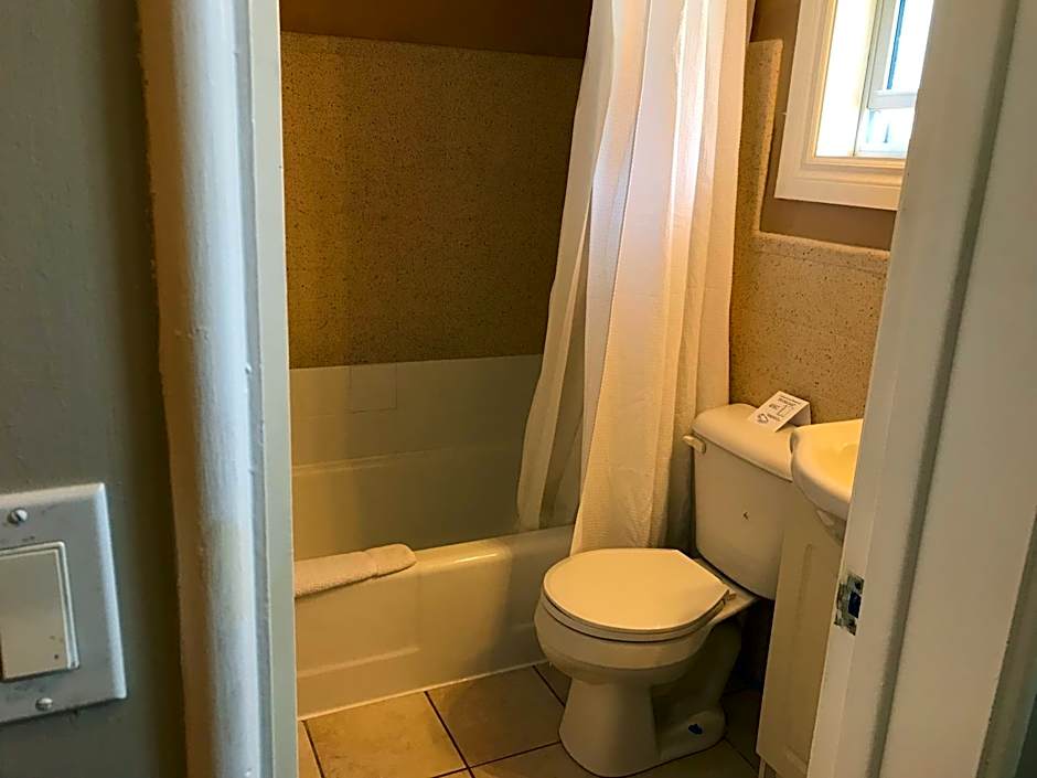 Cardinal Court Motel