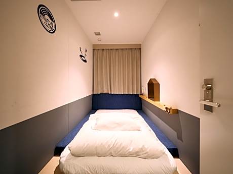 Single Room with Shared Bathroom - Male Only