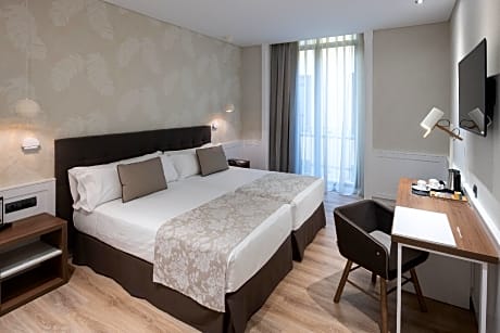 Triple Room (2 Adults + 1 Child)