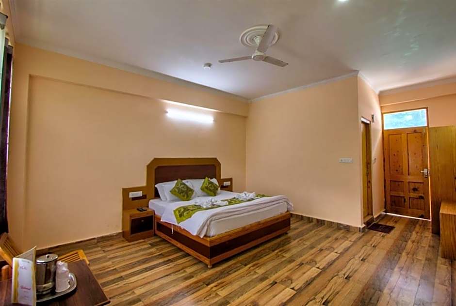 Goroomgo J J Regency Manali