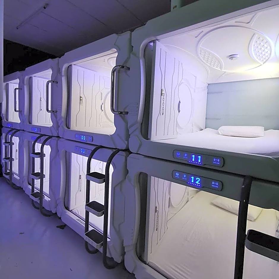 Bangau Capsule Hotel - Downtown KLIA