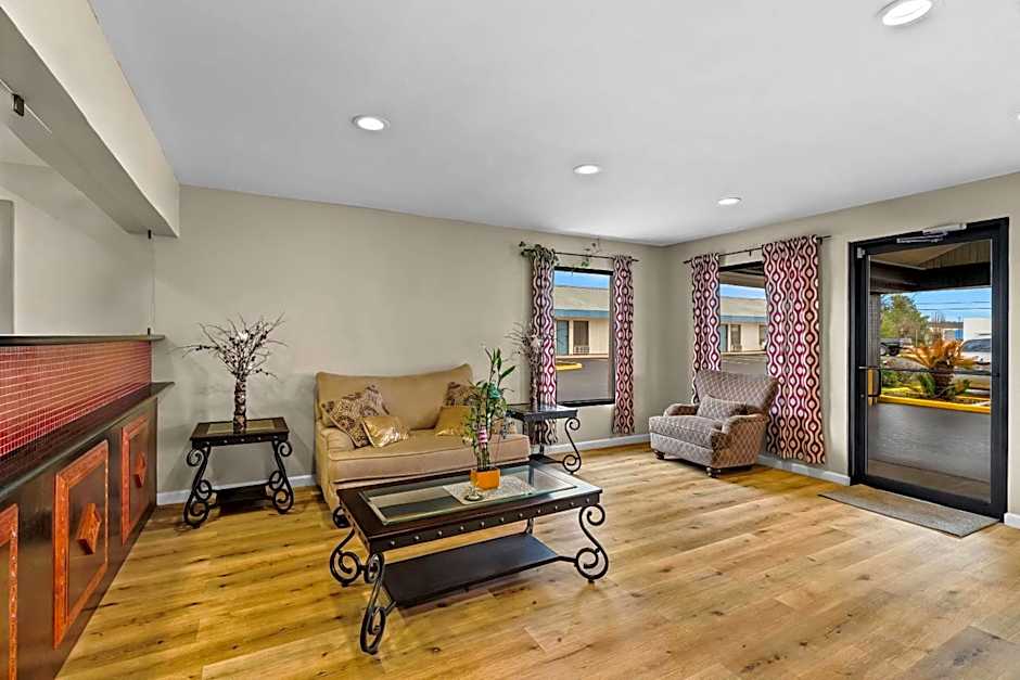 Rodeway Inn & Suites