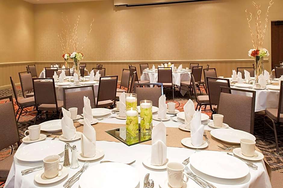 DoubleTree By Hilton Hotel Grand Rapids Airport