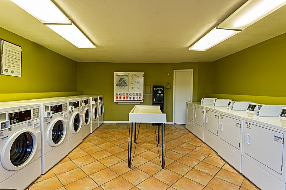 Celebration Suites At Old Town