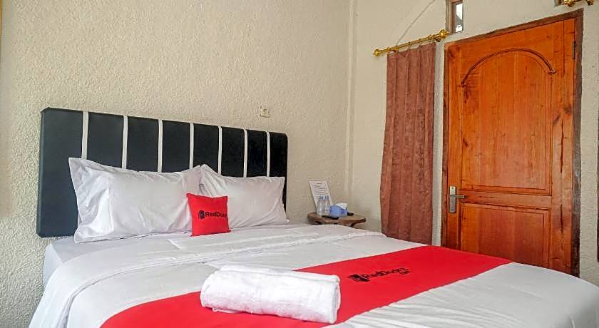 RedDoorz Syariah @ Jalan Dieng Wonosobo 2