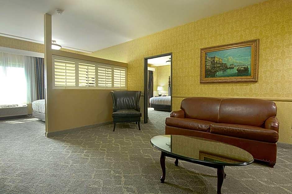 Azure Hotel & Suites Ontario, A Trademark Collection Hotel