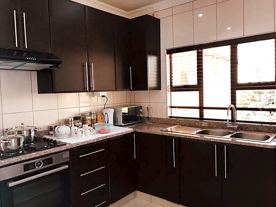 Jay and Bee Guesthouse