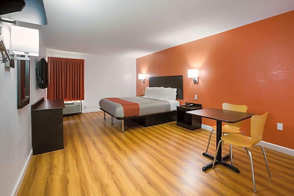 Motel 6-Suwanee, GA - Gwinnett Center
