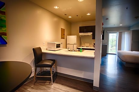 King Suite - Disability Access with Kitchenette