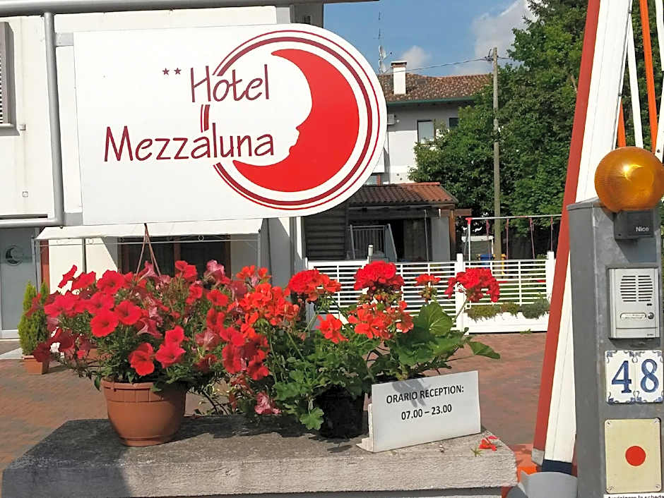 Hotel Mezzaluna
