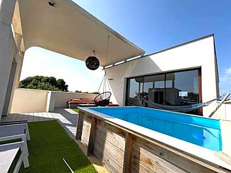 Deluxe Two-Bedroom Apartment with Garden View