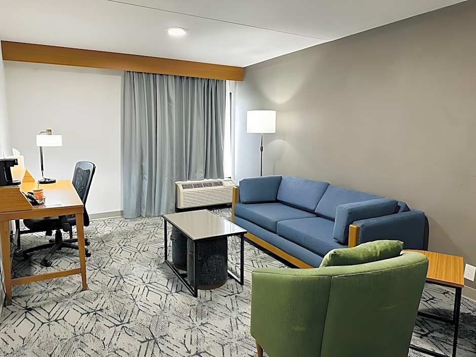 Ashbourne Hotel Canton/Hall of Fame I-77