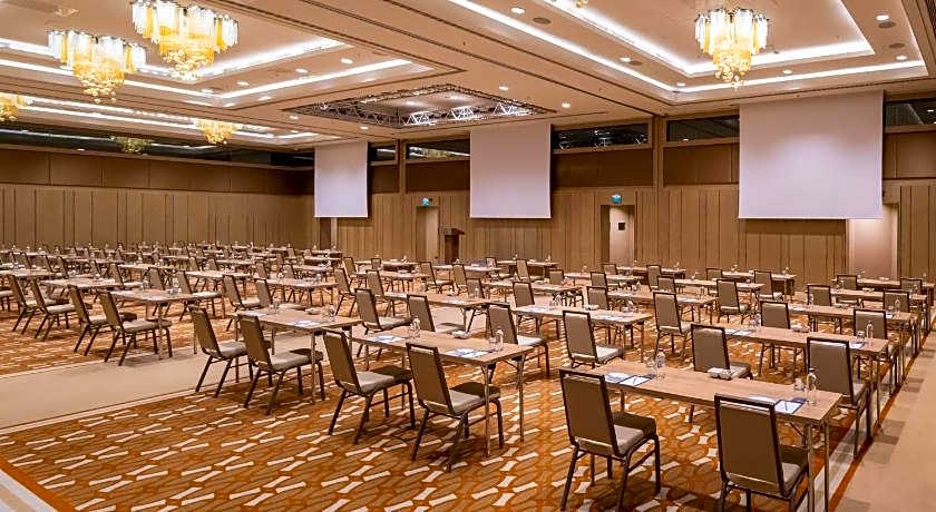 Renaissance by Marriott Istanbul Polat Bosphorus Hotel