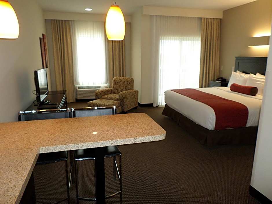 Photo 1 of 6 of 1 King Bed, Courtyard View