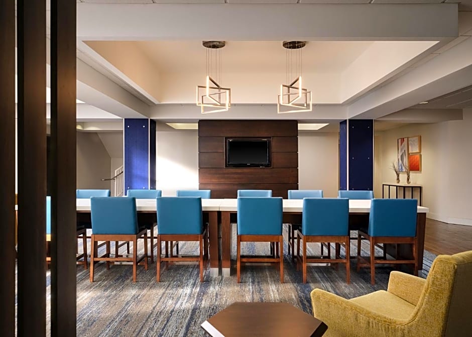 Holiday Inn Express and Suites New Orleans Airport