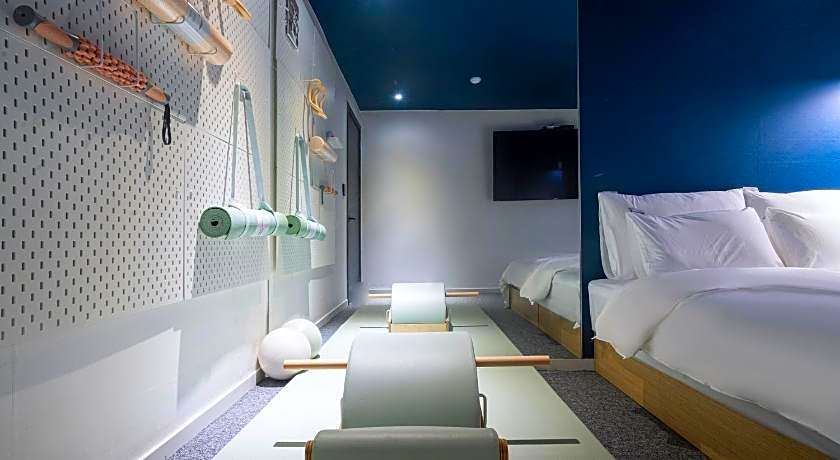 Croissant Hotel Guri by Anook