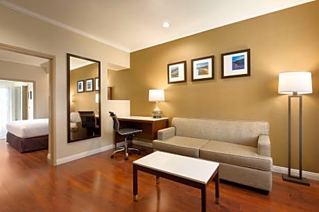 1 King Bed, Sofa Bed, Kitchen, Nonsmoking