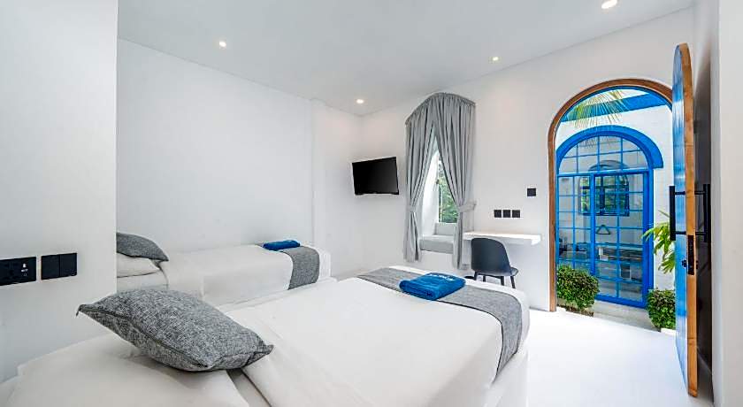 Bombora Surf Camp Hotel