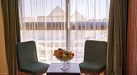 Pyramid Front Hotel