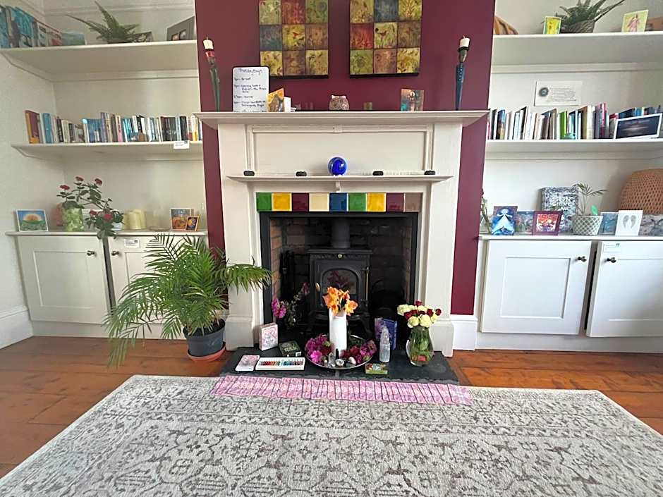 Rie's Retreat- The Gold Room