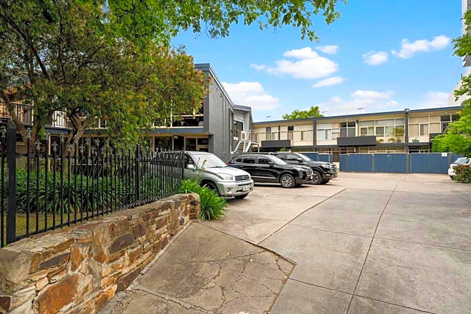 Renovated 1BR Unit CBD Parking Wi-Fi South Tce