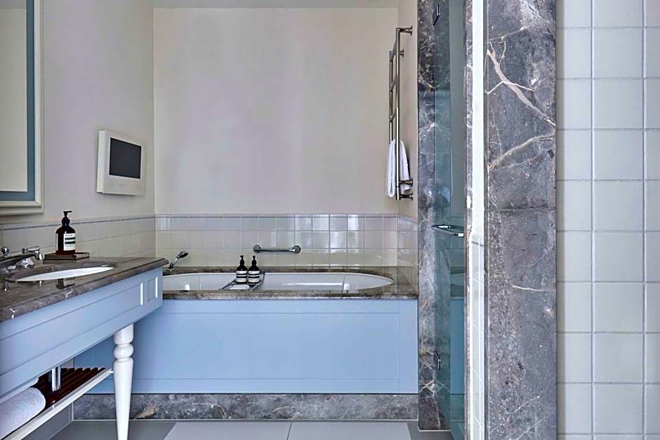 Waldorf Astoria By Hilton Amsterdam