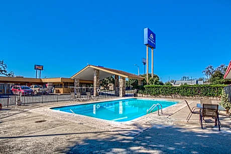 Americas Best Value Inn Uvalde