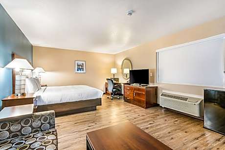 1 King Bed with Whirlpool