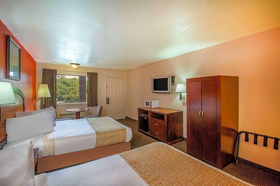 Travelodge by Wyndham Houston Hobby Airport