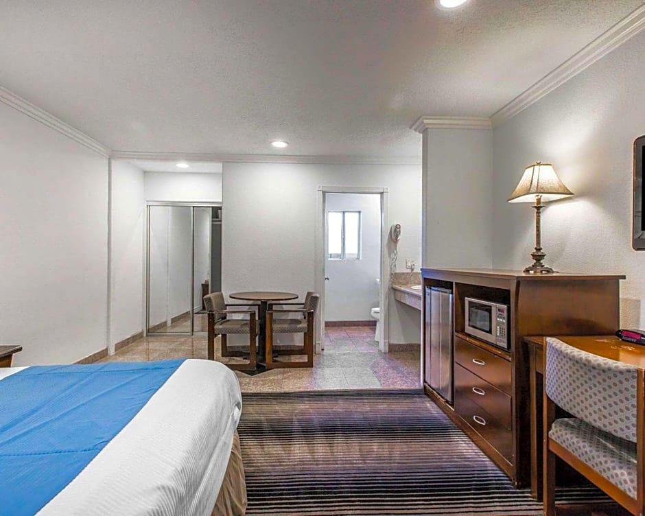 Rodeway Inn & Suites Pacific Coast Highway