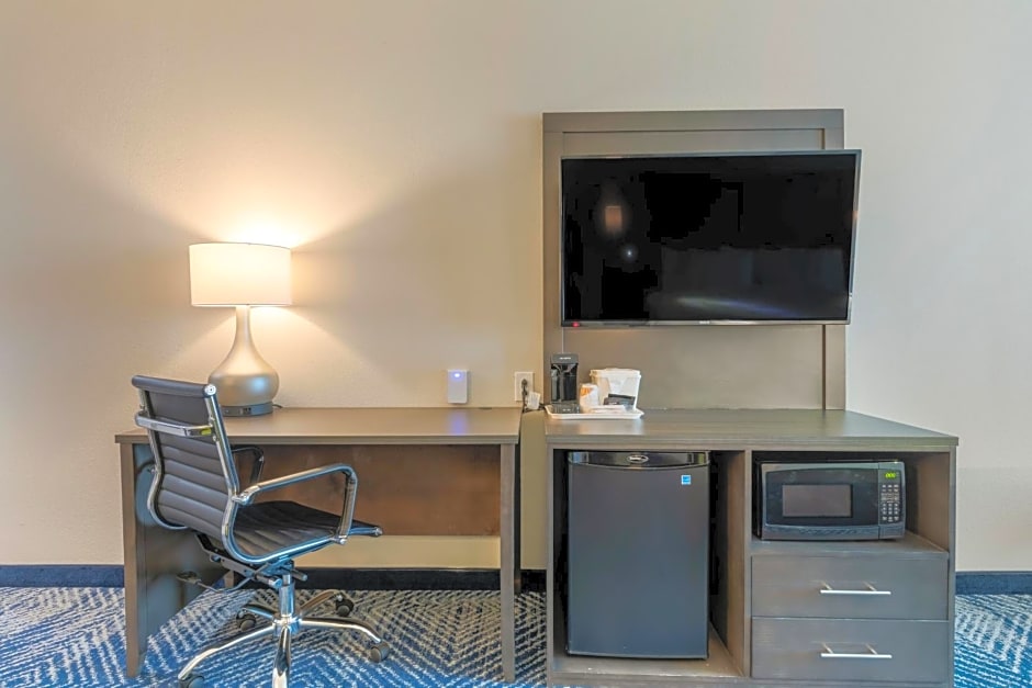 Comfort Inn & Suites Balch Springs - SE Dallas