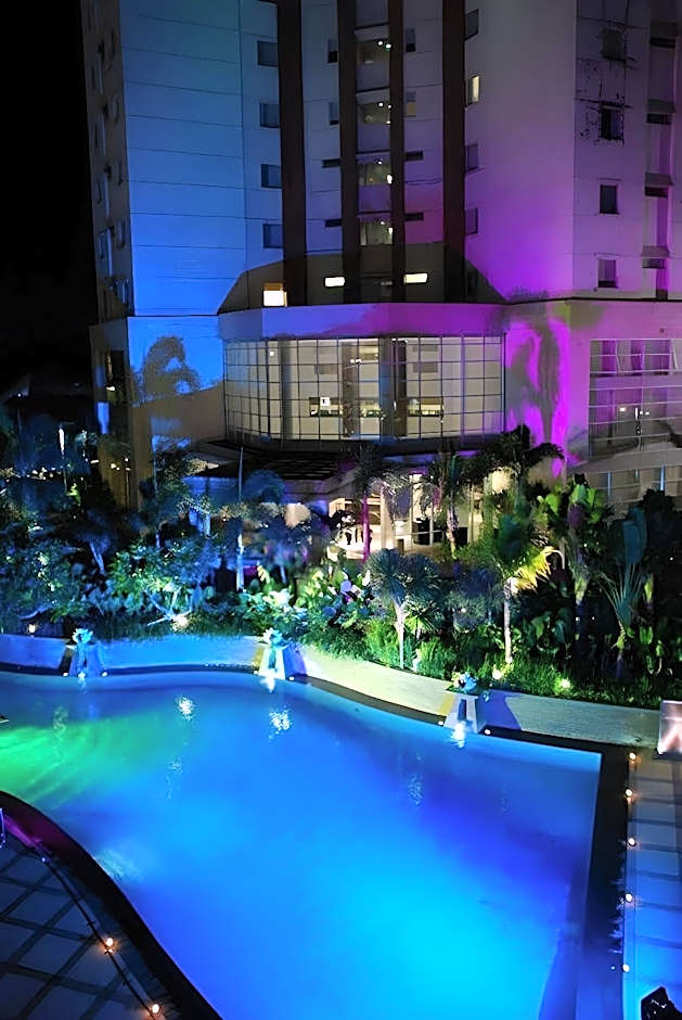 Java Paragon Hotel & Residences