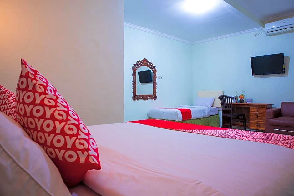 Super OYO 1682 Greenia Hotel