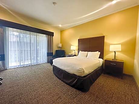 Queen Room - Accessible/Non-Smoking